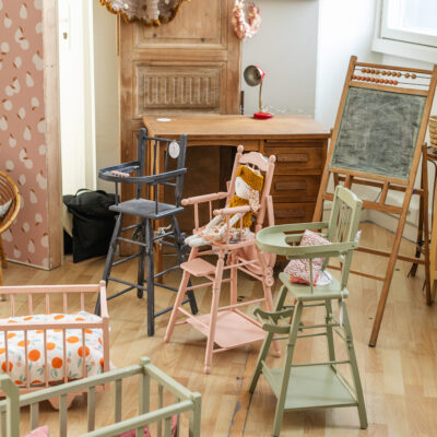 chaises hautes et lits roulottes de poupée Capharnaüm